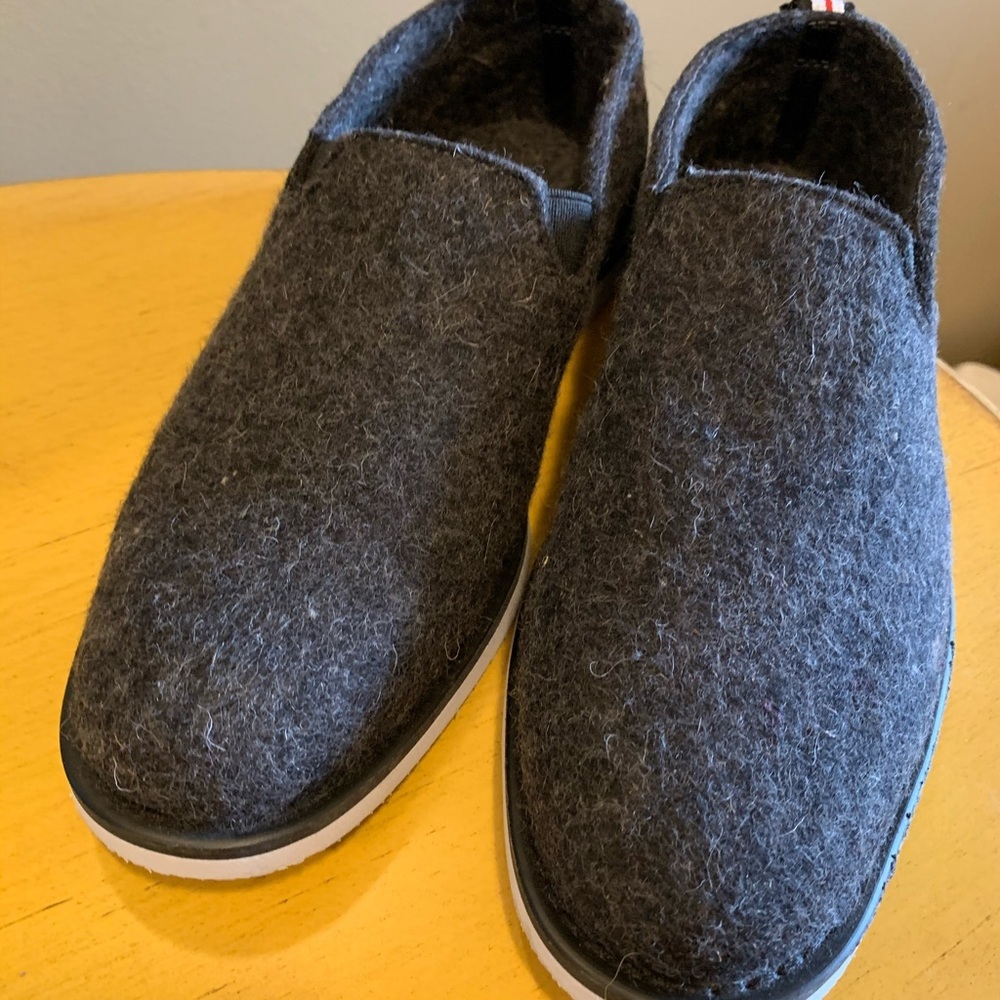 NEW! Wools slip on ladies shoe in dark grey.